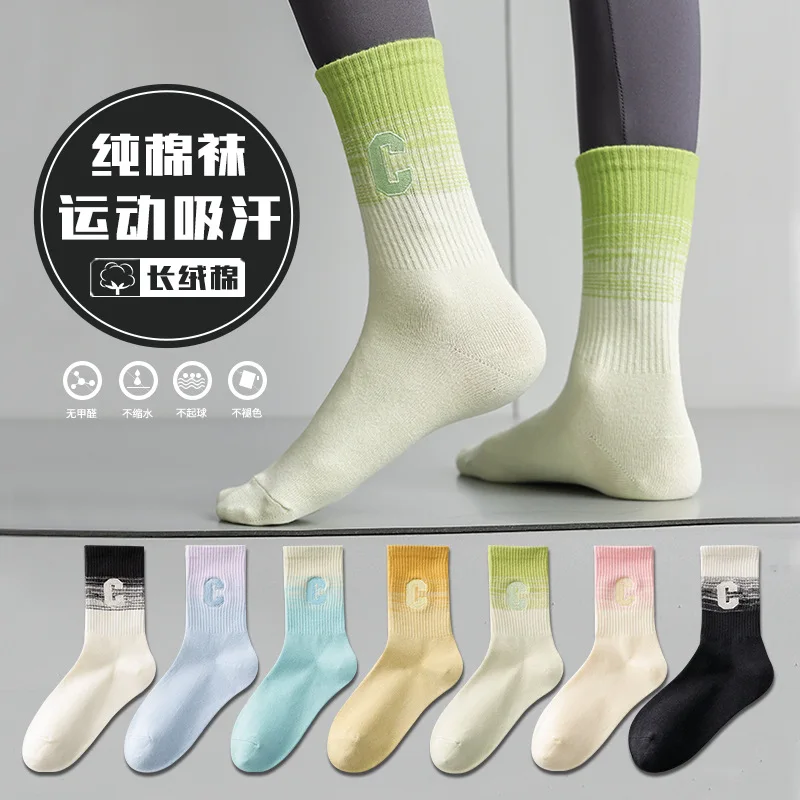 

Классические полосатые модные спортивные средние носки с градиентом и буквой C, милые носки в стиле Харадзюку для девочек, повседневные женские хлопковые носки для скейтборда