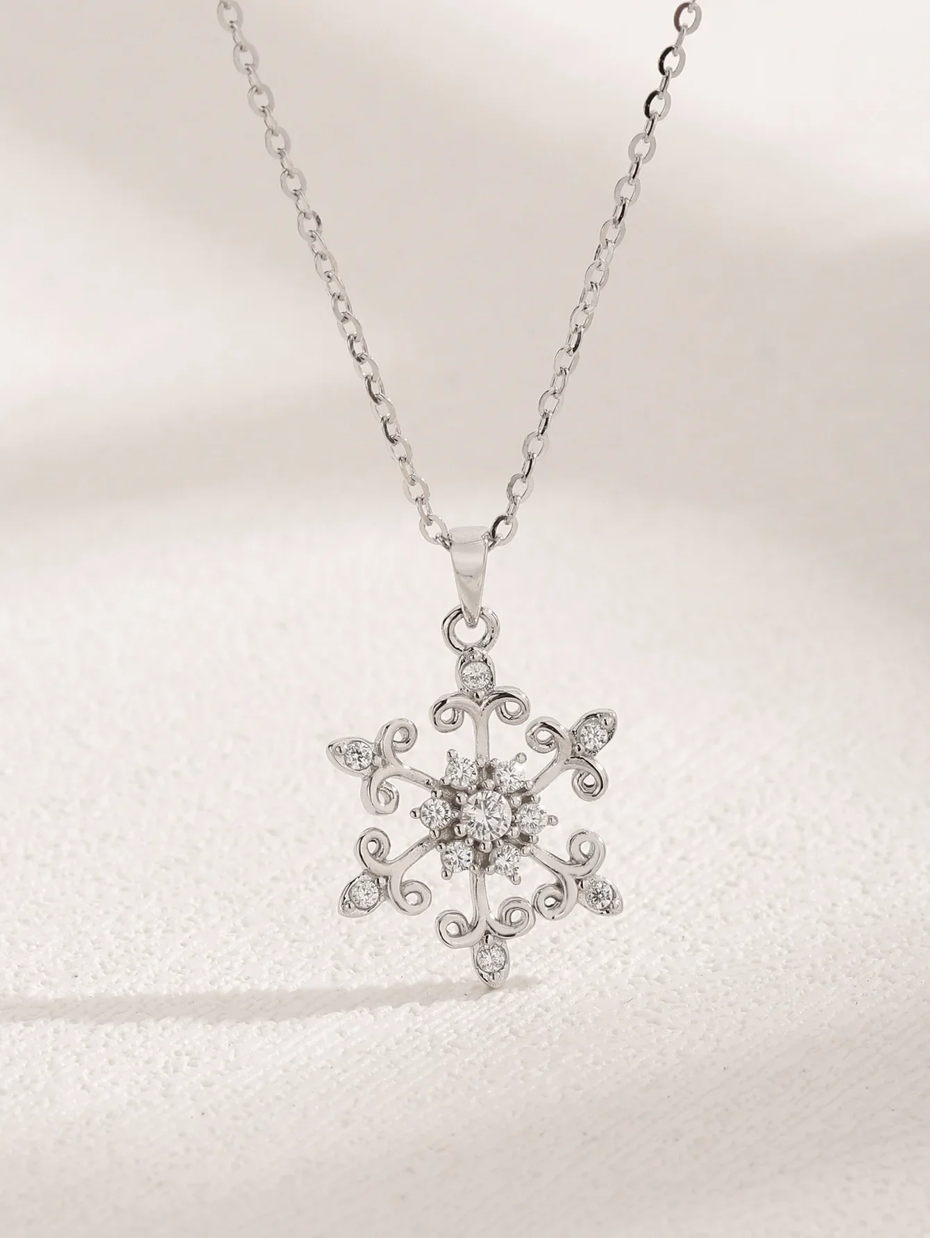 100% 925 Silver Snowflake Necklace with Shining Zircon for Women, Party Ring with Elegant Style