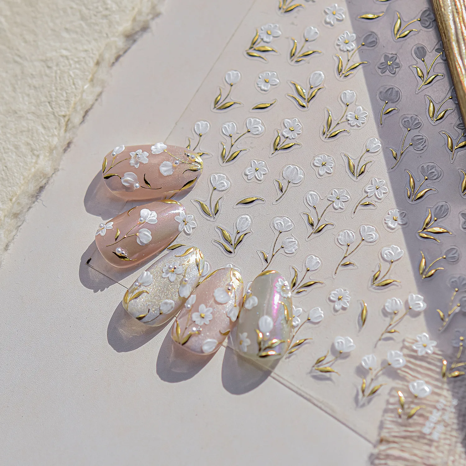 Retro Mini White Flower Gold Leaves Daisy Tulip Vintage Chic Self Adhesive Nail Art Decorations Delicate Stickers Manicure Decal