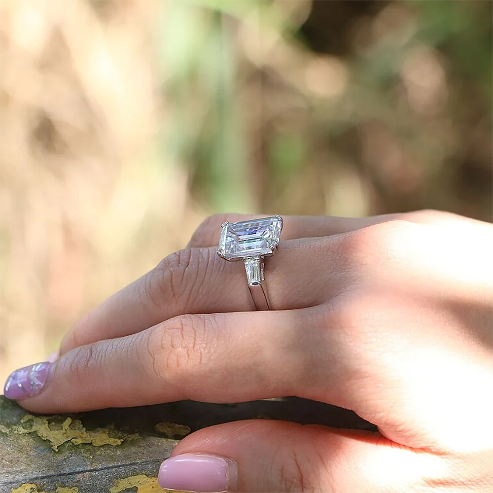 Anello di fidanzamento in moissanite con taglio smeraldo da 1/2/3/4 carati con fedi nuziali in argento S925 con diamante a forma di baguette affusolata per le donne