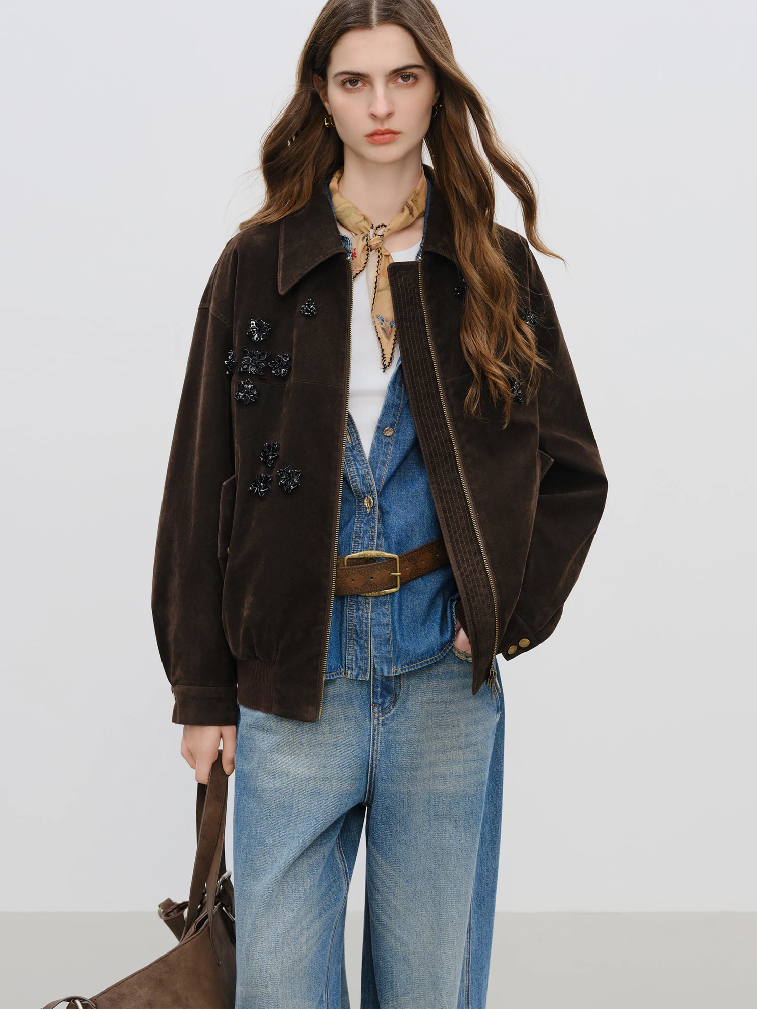 FSLE 【سلسلة ممتازة】 سترة كلاسيكية من جلد الغزال المطرز بالخرز مع تطريز لؤلؤي للنساء شتاء 2025 وصول جديد