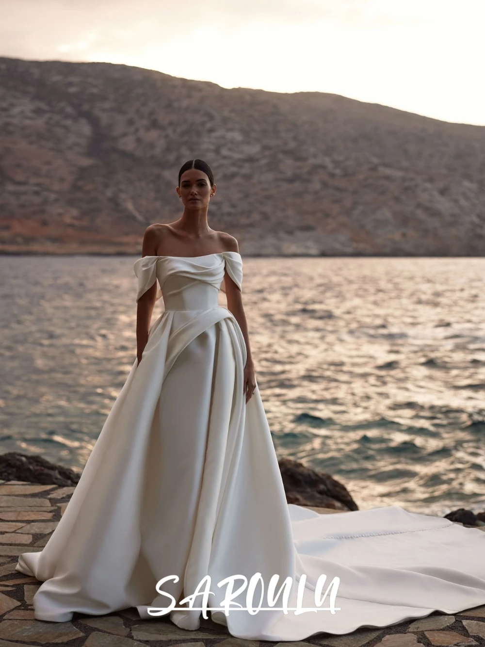 

Princess Off-the-shoulder Ruched A Line Wedding Dress Button Back Classy Bridal Customized Long Train Charming Simple Bride Wear