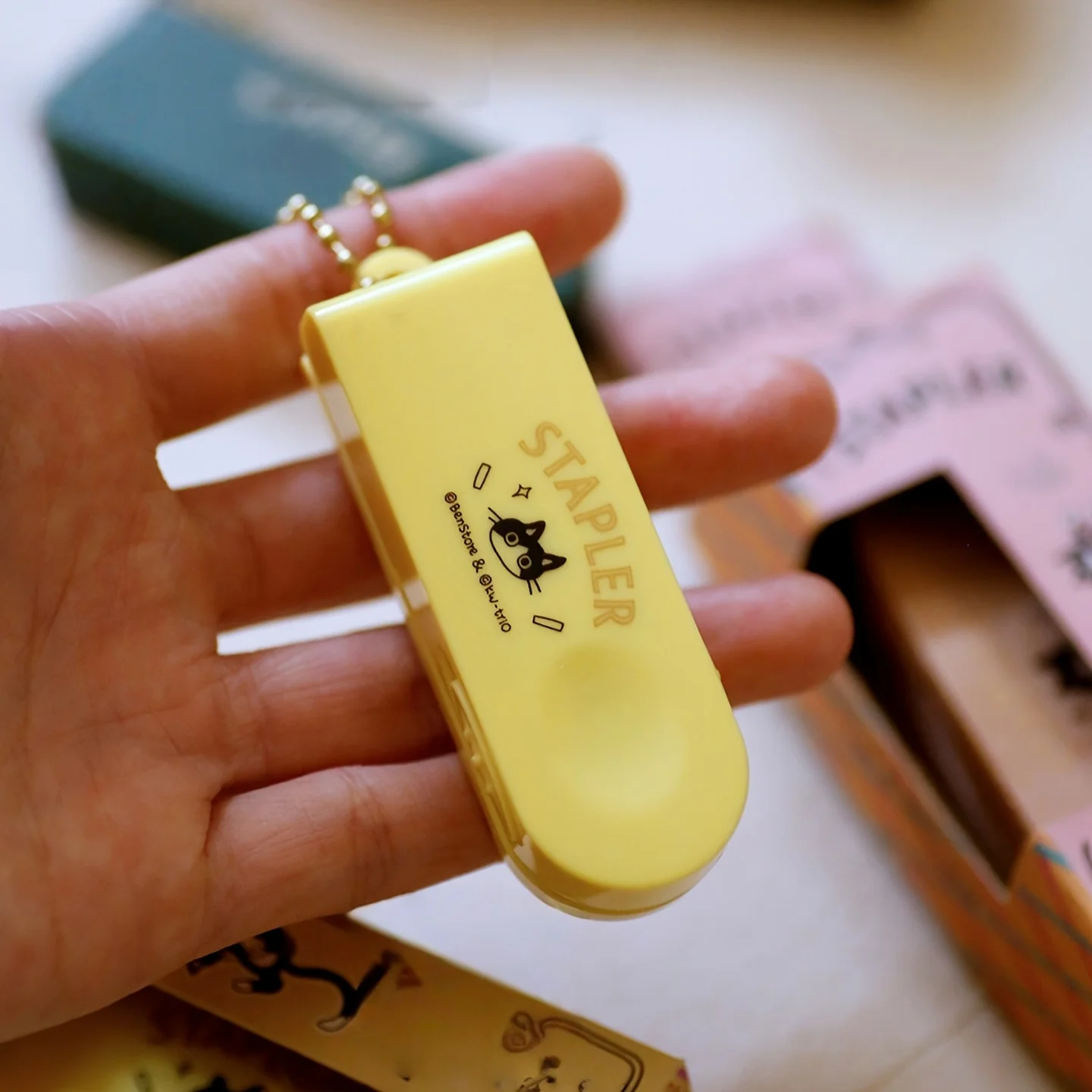 1pcs Portable Stapler + 1000pcs Rose Gold Staples KW-trio X Benstore 10-sheet Capacity Easy to Bind Office Stationery A7983