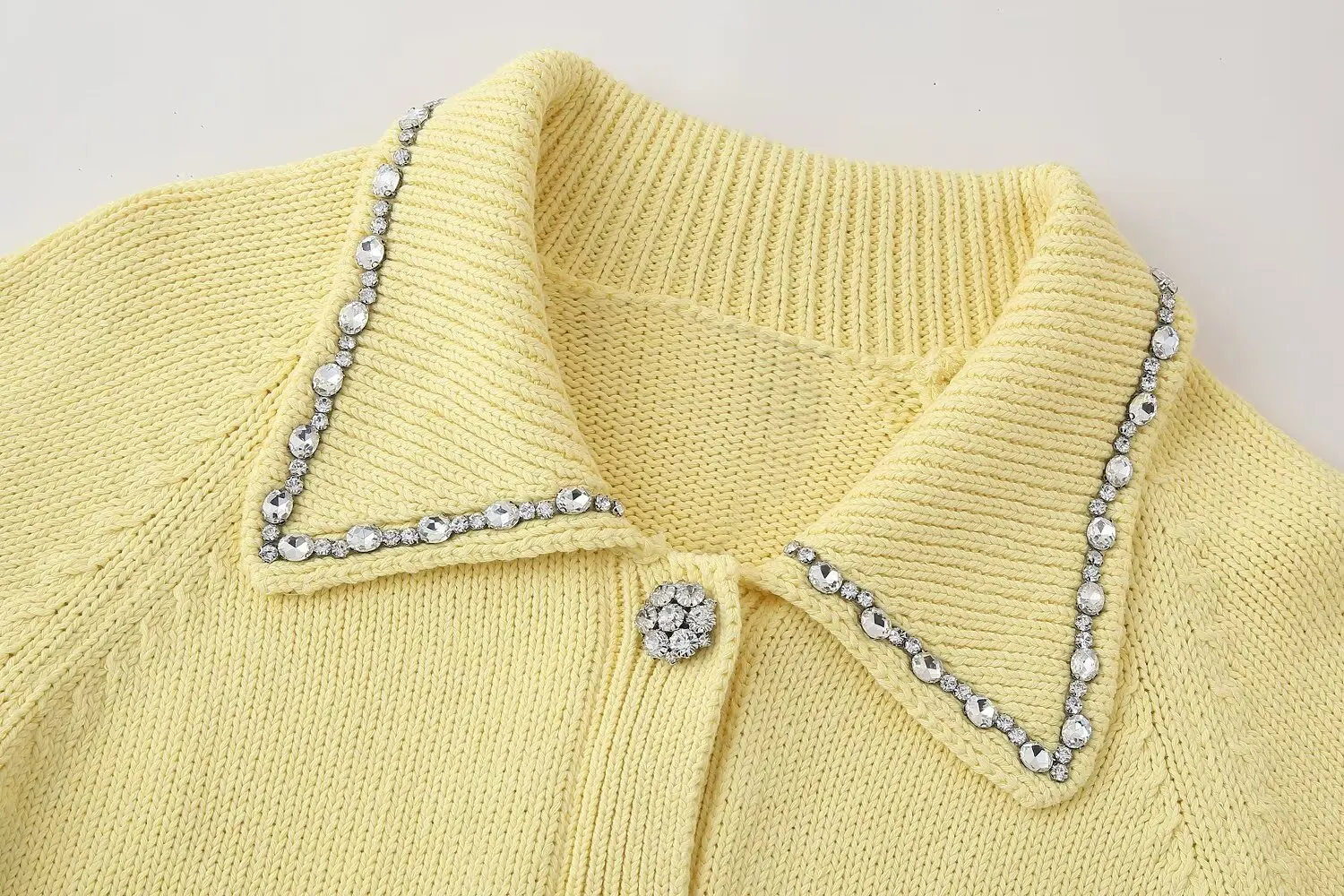 TRAFZA Elegant Casual Plain Knit Cardigan Women\'s Sweet Shirt with Rhinestones New 2024 Spring Fasion Yellow Cardigan