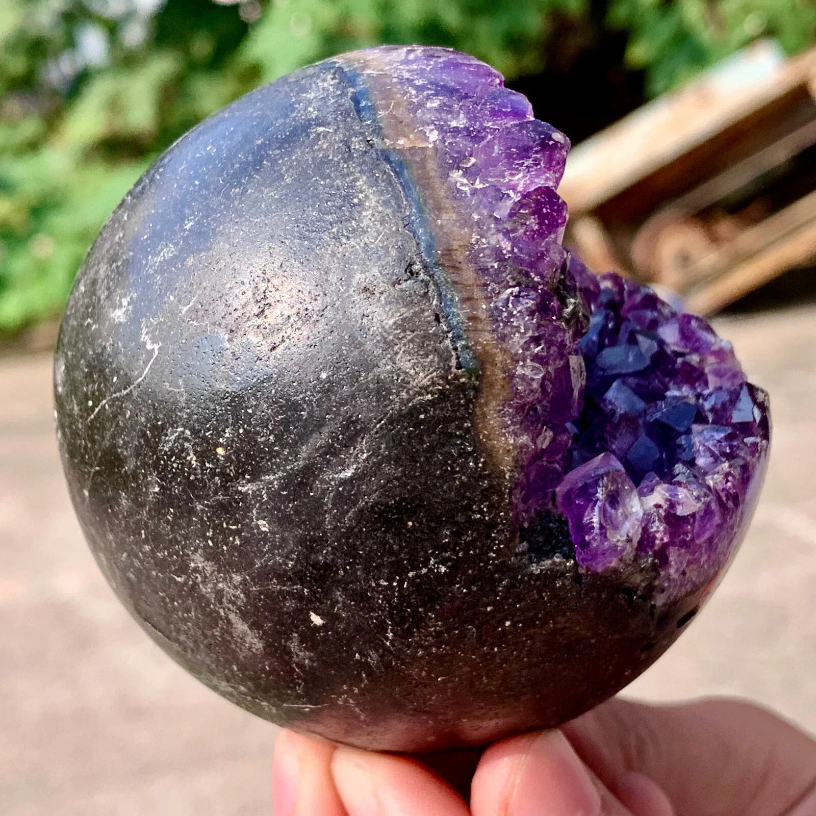 

Natural Opening Crystal Ball Of Brazilian Amethyst, With Healing Properties. Suitable For Home And Office Decoration. Can Elimin