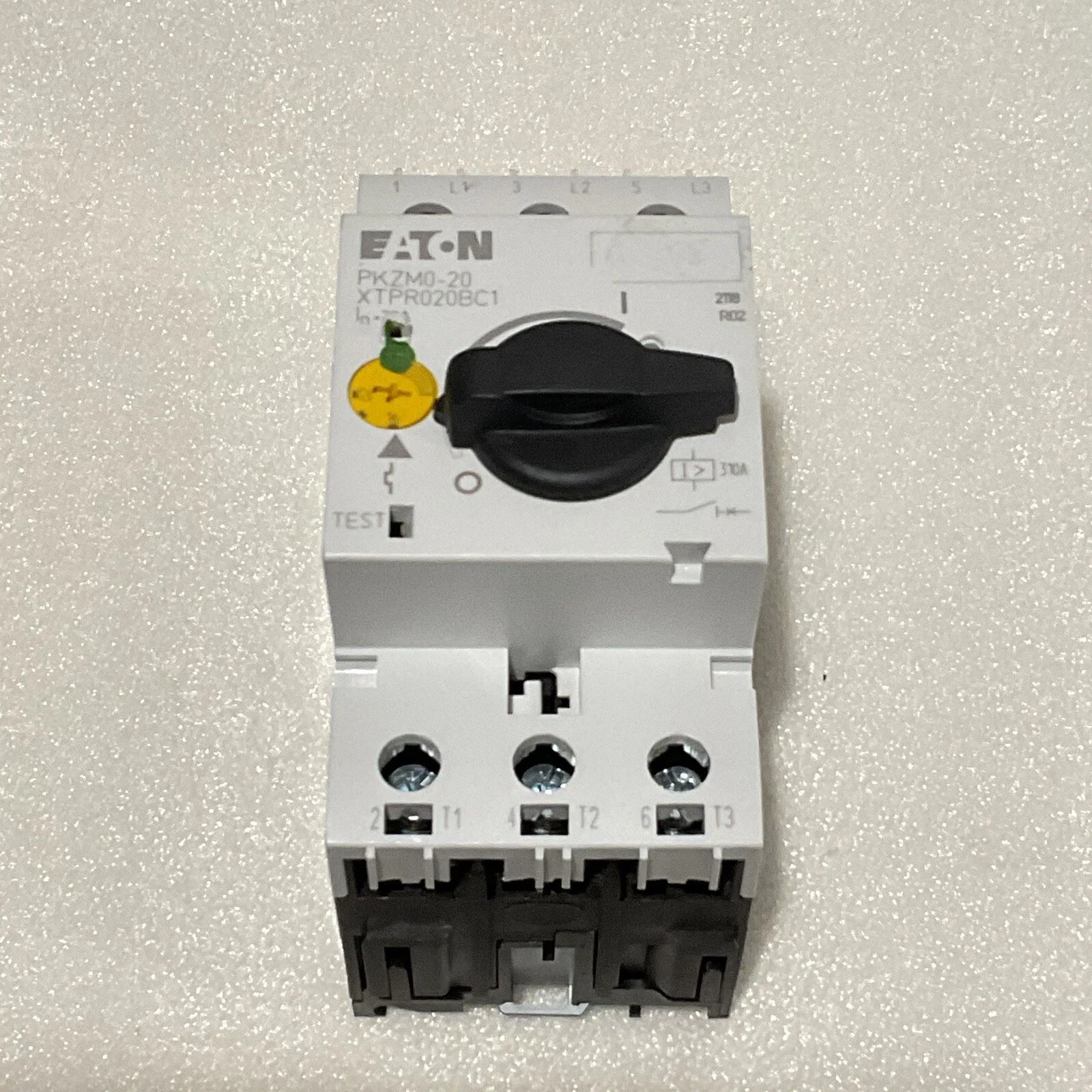 

Автоматический выключатель защиты двигателя PKZM0-20 XTPR020BC1, 9 кВт, 16-20 А, винтовые клеммы