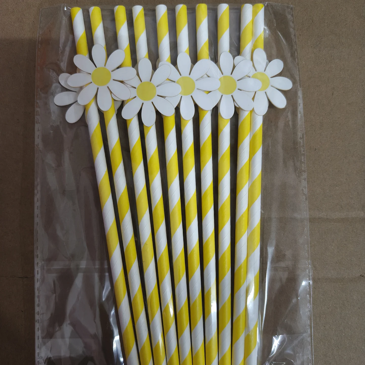 10Pcs Daisy Decorative Paper Straws, Yellow White Striped Disposable Drinking Straws with 3D Daisy Toppers for Party Table Decor