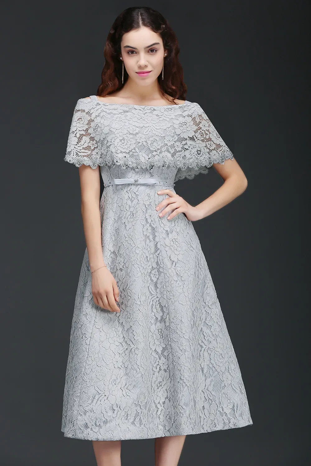 

Vintage Lace Mother of the Brides Dresses with Wraps Bateau Neck Tea Length Mother Dresses For Special Occasions