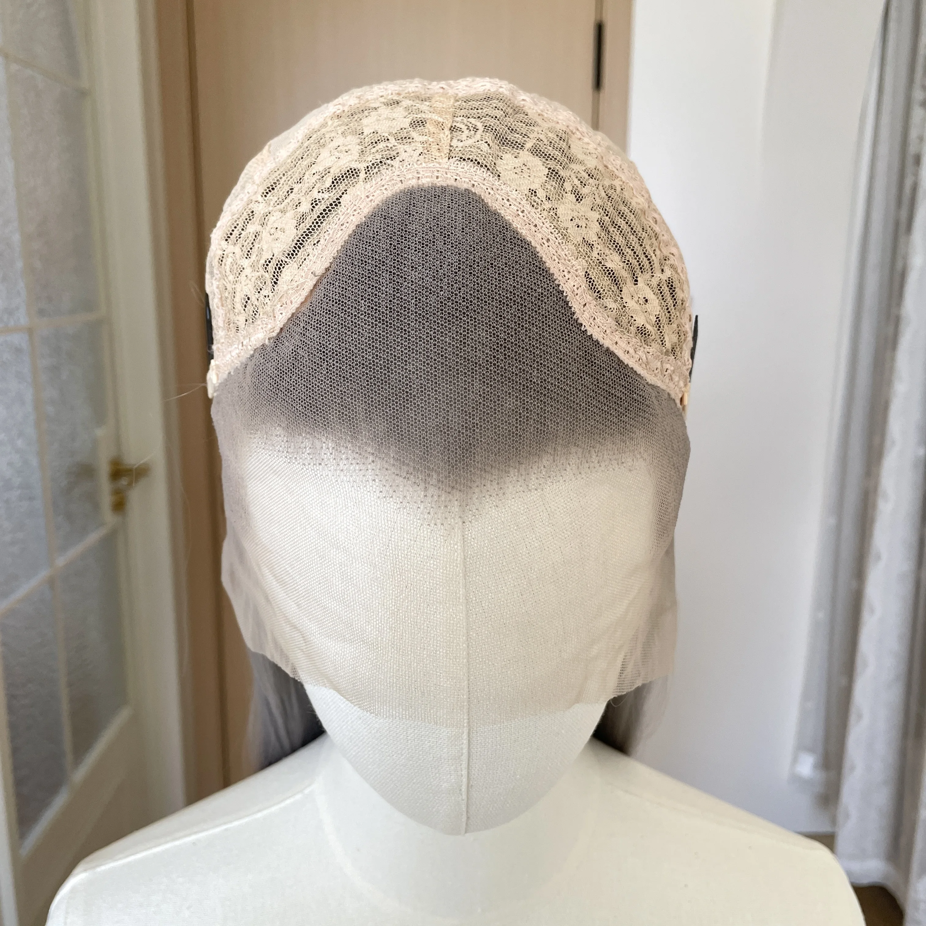 Elf Cosplay Widow‘s Peak Medium Grey Synthetic 13x4 Lace Front Wigs For Women 26 Inch Long Straight Silky Free Part 150% Density