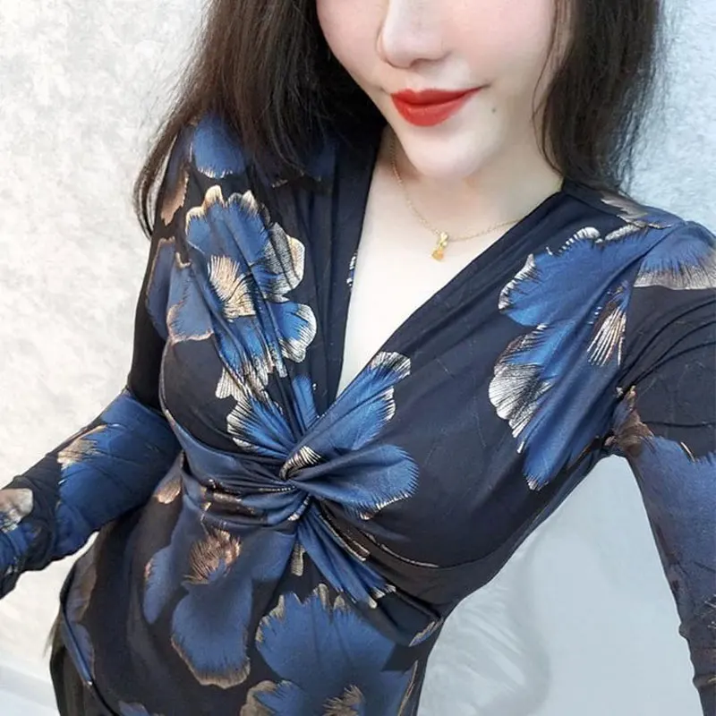 Stylish Folds Floral Printed Pullovers Sexy Slim 2023 Spring Autumn Long Sleeve Women\'s Clothing Commute Elegant V-Neck T-shirt