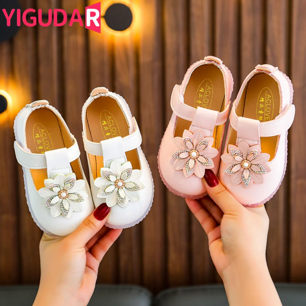 

Girls Sandals 2023 New Children's Hollow Soft Sole Shoes Carved Fashion Princess Shoes Beach Shoes Hot Cut-outs Princess