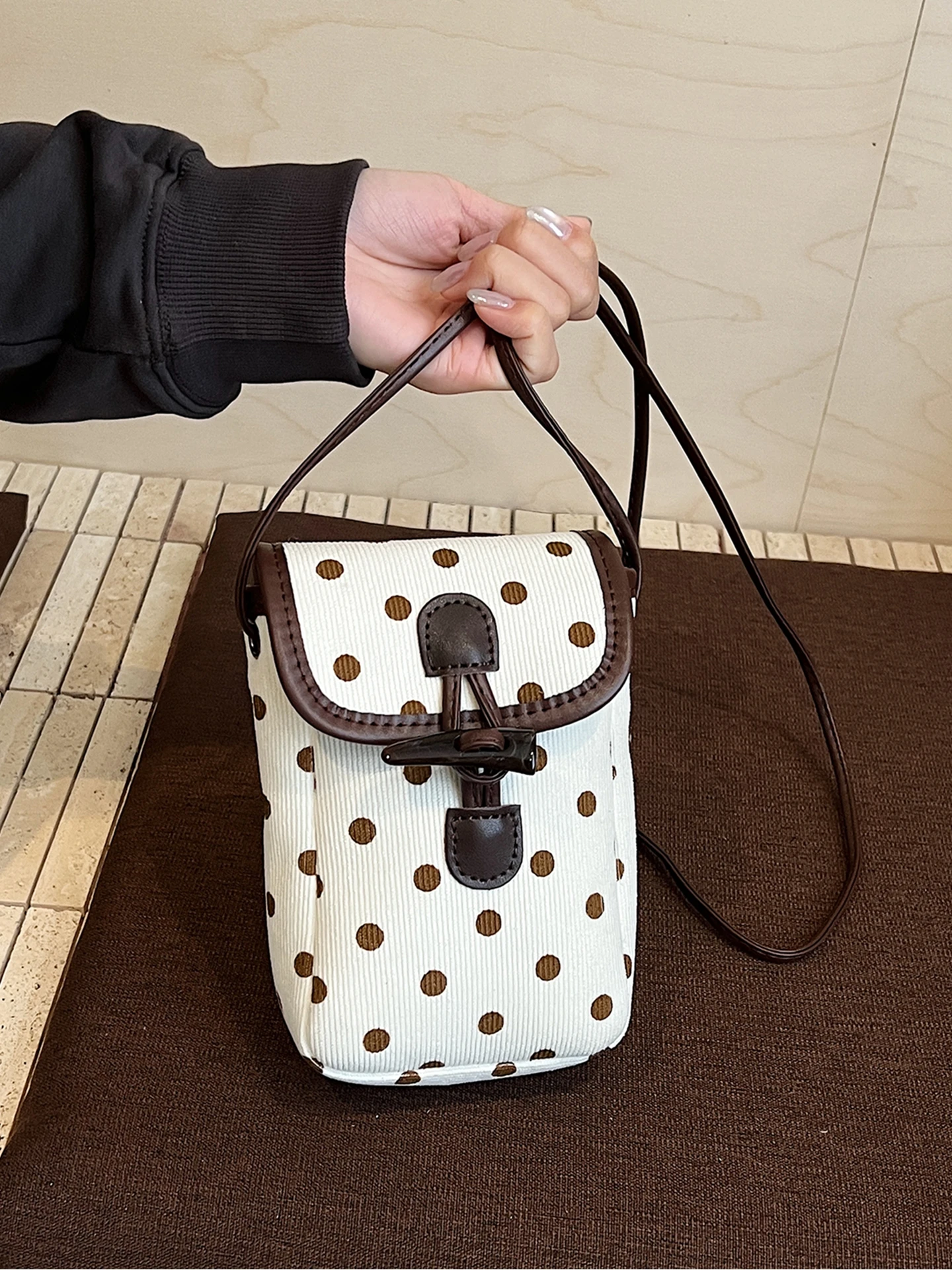 

Retro Wave Point Horn Button Phone Bag Texture Mini Crossbody Bag Fashion Versatile Casual Women's Small Square Bag 2026 New