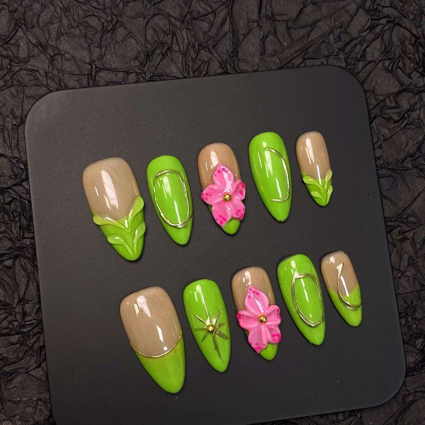 

10Pcs Light Green Press On Nails Handmade Fake Nails 3D Flower Gold Lines Spice Girl False Nail Tips Wearable Detachable Nails