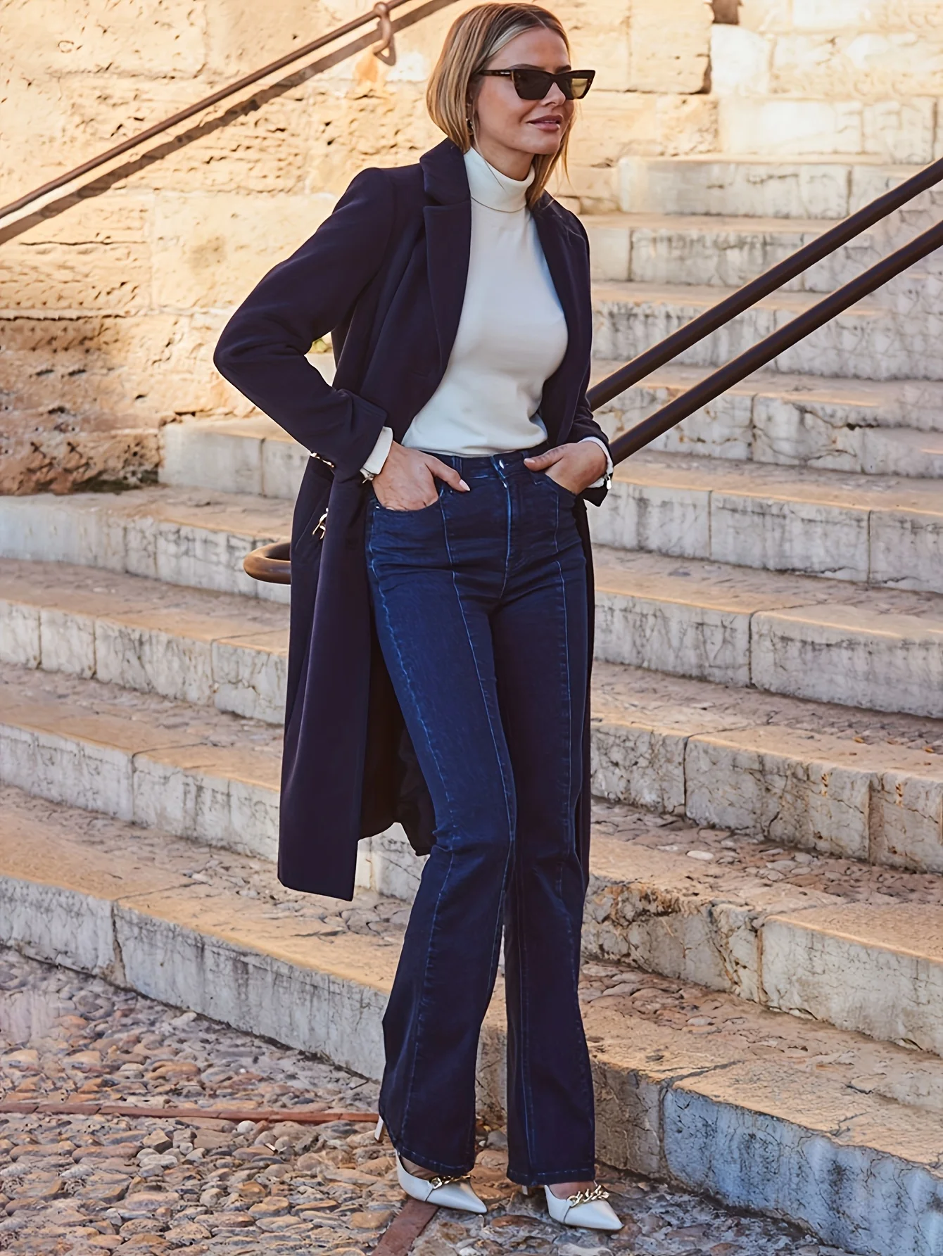 Jean évasé bleu pour femme, décontracté et à la mode, confortable, adapté à porter en toutes saisons.