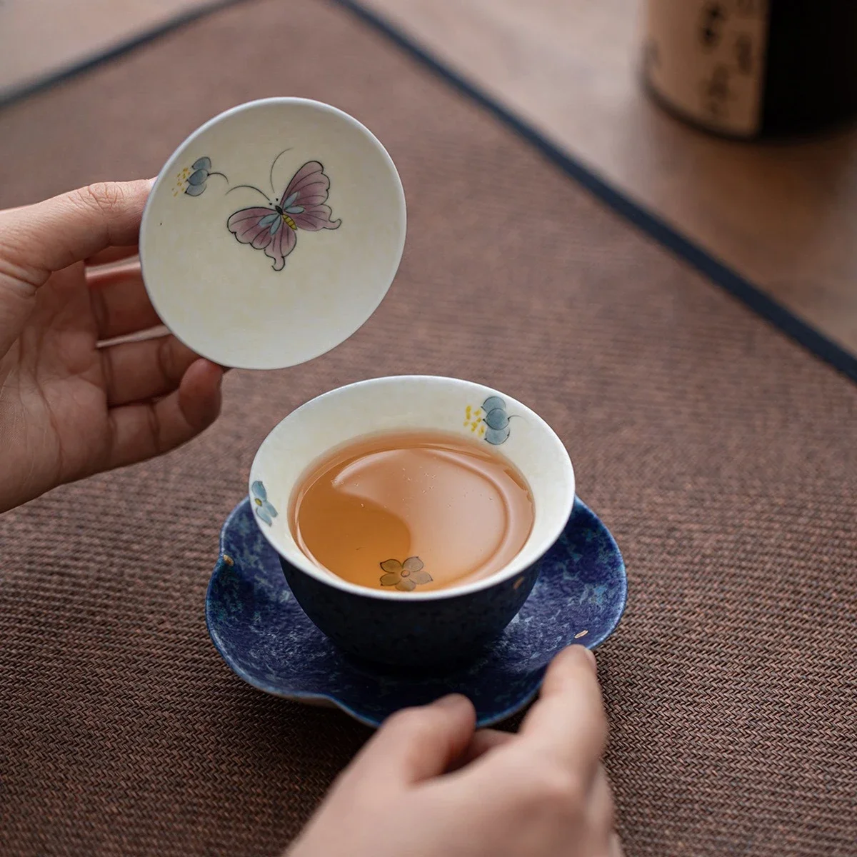 1PC Sapphire Blue Sprinkling Gold Hand-painted Purple Butterfly Cover Bowl Tea Brewer Household KungFu TeaSet Teacup Master Cup