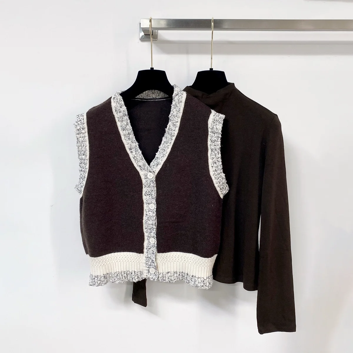 2026 High quality women's clothing Korean retro lace knitted vest two-piece set26921132