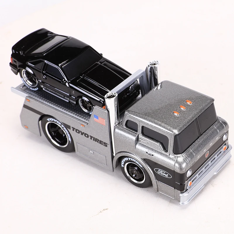 Maisto 1:64 MUSCLE TRANSPORTS 1966 Ford C600 Flatbed/1993 Ford Mustang SVT Cobra Alloy Model Car view 3