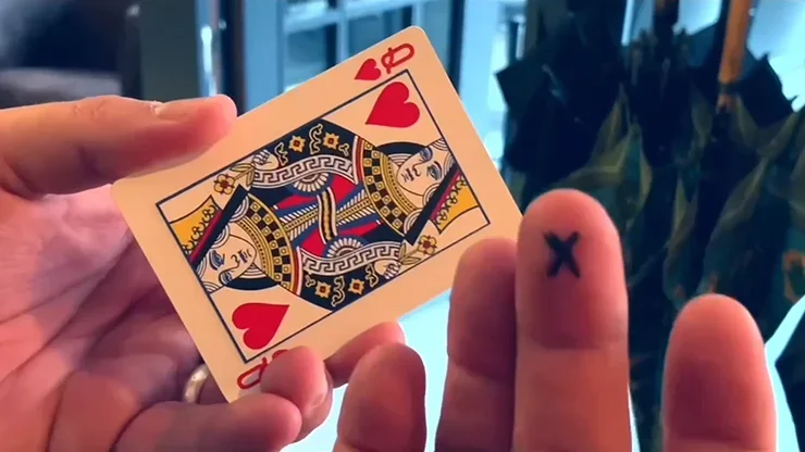 BLACK CROSS โดย Mickael Chatelain ลูกเล่นภาพลวงตา Close up Magic Card Magic และ Trick Decks Street Magie Magician X Move