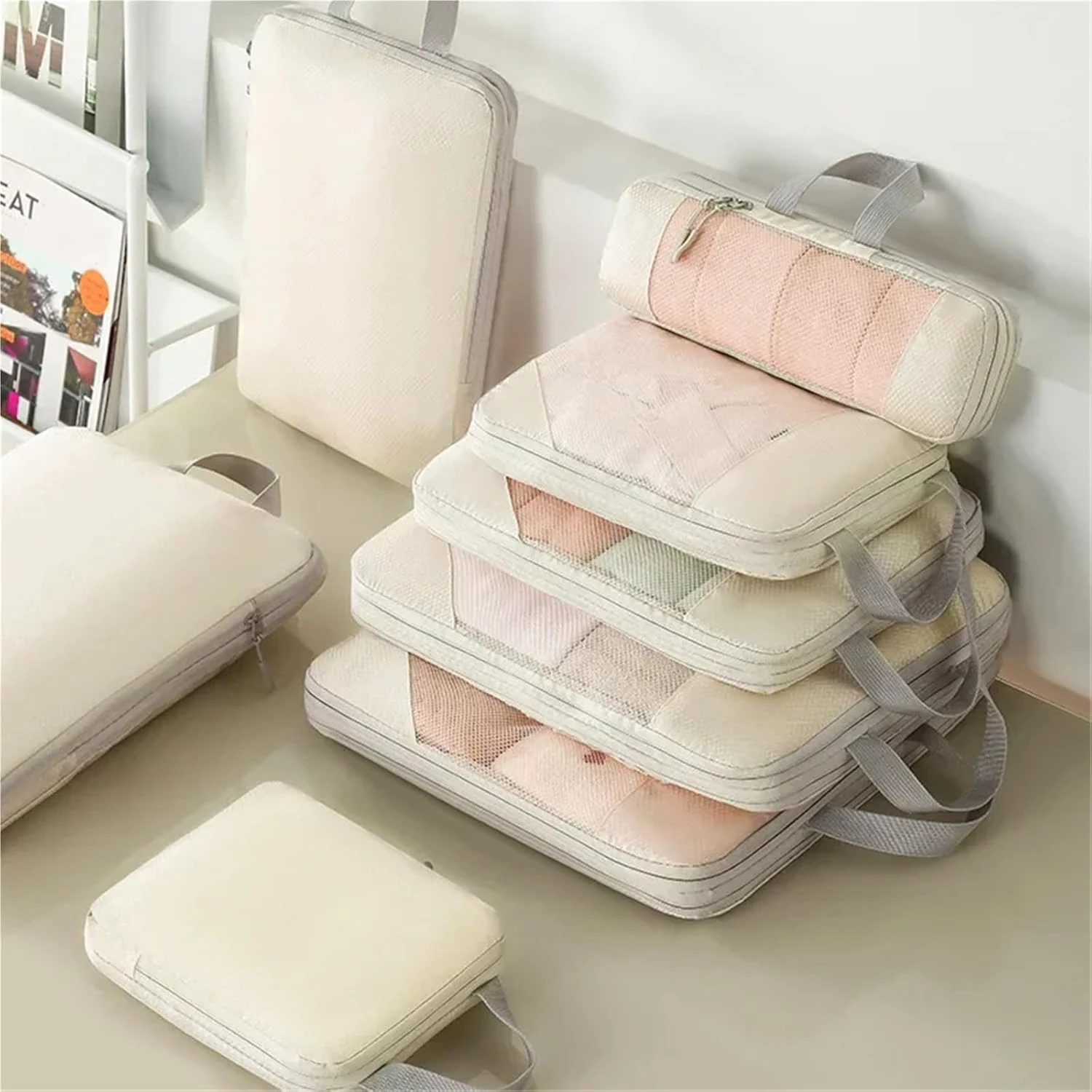 Mesh Expandable Storage Bag, Featuring a Compressible and Expandable Design, Can Save Storage Space: Can Be Used to Organize Clothes When Traveling, and Can Store Miscellaneous Items at Home. the Mesh Material Allows for Easy Identification of Items, and Comes in Multiple Sizes to Suit Different Storage Needs, Making It a Practical Storage Solution for Travelers and Renters Looking to Save Space.
