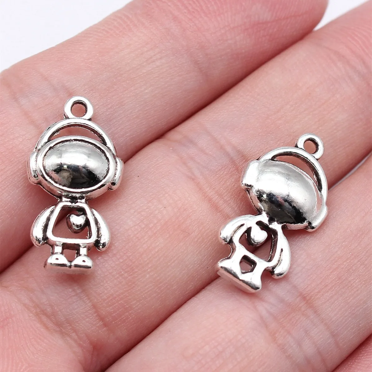 20pcs 22x11.6x5.8mm(0.87x0.46x0.23inch) Antique Silver Color Heart Astronaut Charms Pendants DIY Jewelry Making Accessories