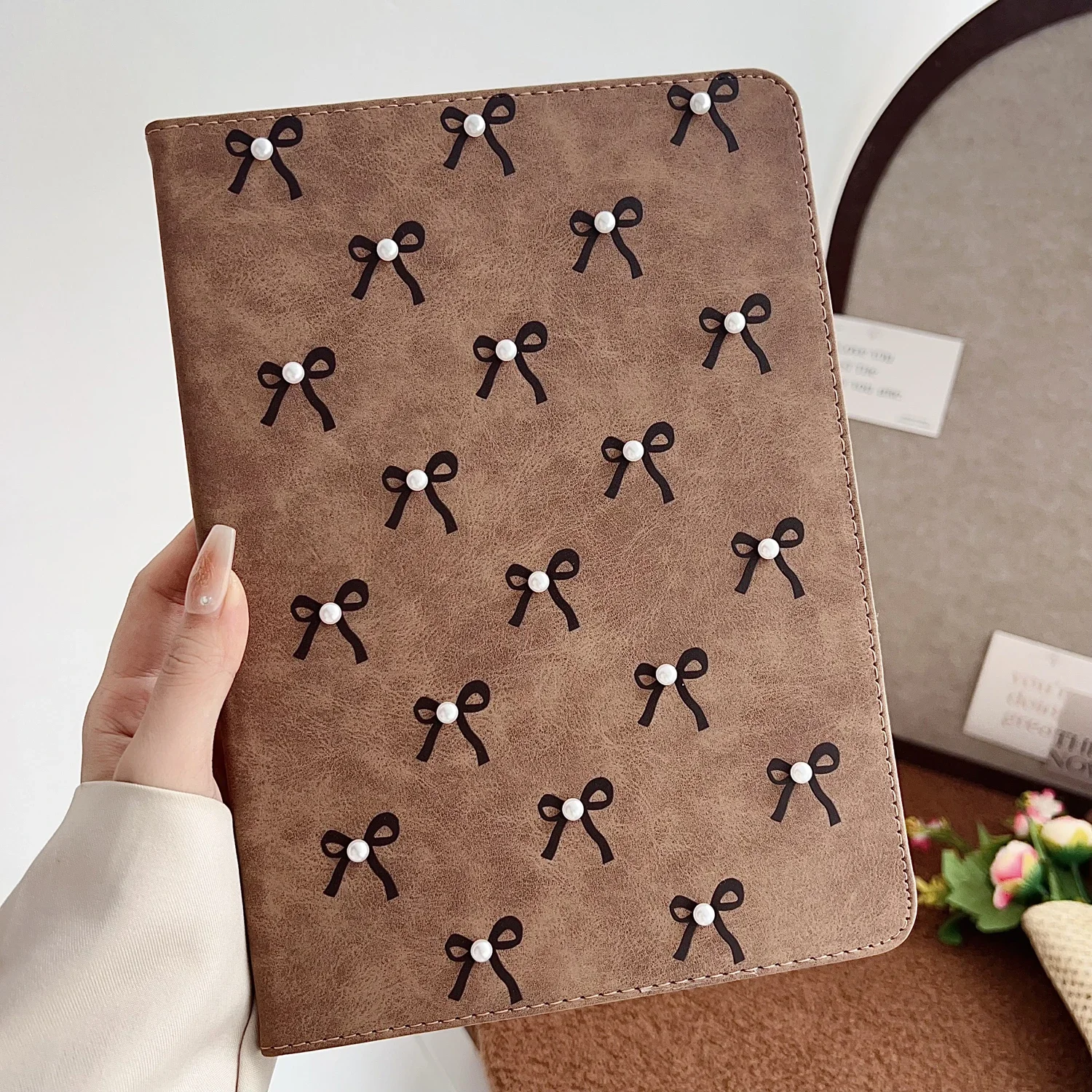 حافظة لجهاز iPad 5 6 7 8 9 10th الجيل Air Pro 2024 MINI 3 4 Pro 11 بوصة أغطية جلد ناعمة لؤلؤية