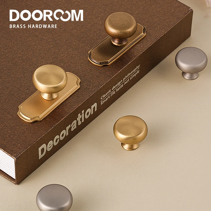 DOOROOM Retro Brass Handles Pulls with Base Home Cupboard Wardrobe Dresser Shoe Box Drawer Cabinet Knob Kitchen Storage Gabinete