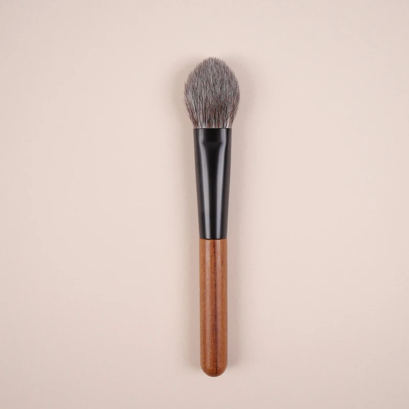 

Yizhibi professional hand-made makeup brush face brush Red Squirrel mixed with high quality goat hair.