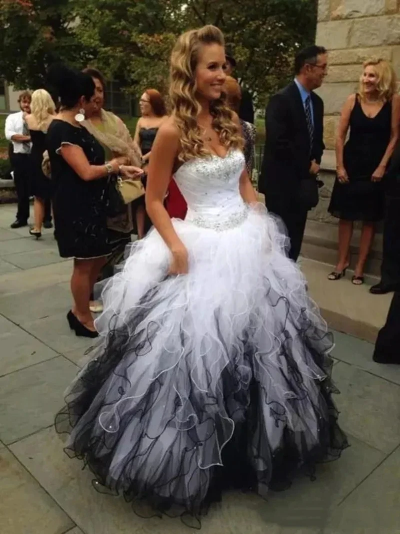 Robe de mariée en peluche à volants pour femmes, robe de Rhen tulle, corset à col en cœur perlé, longueur au sol, noir et blanc, 2024