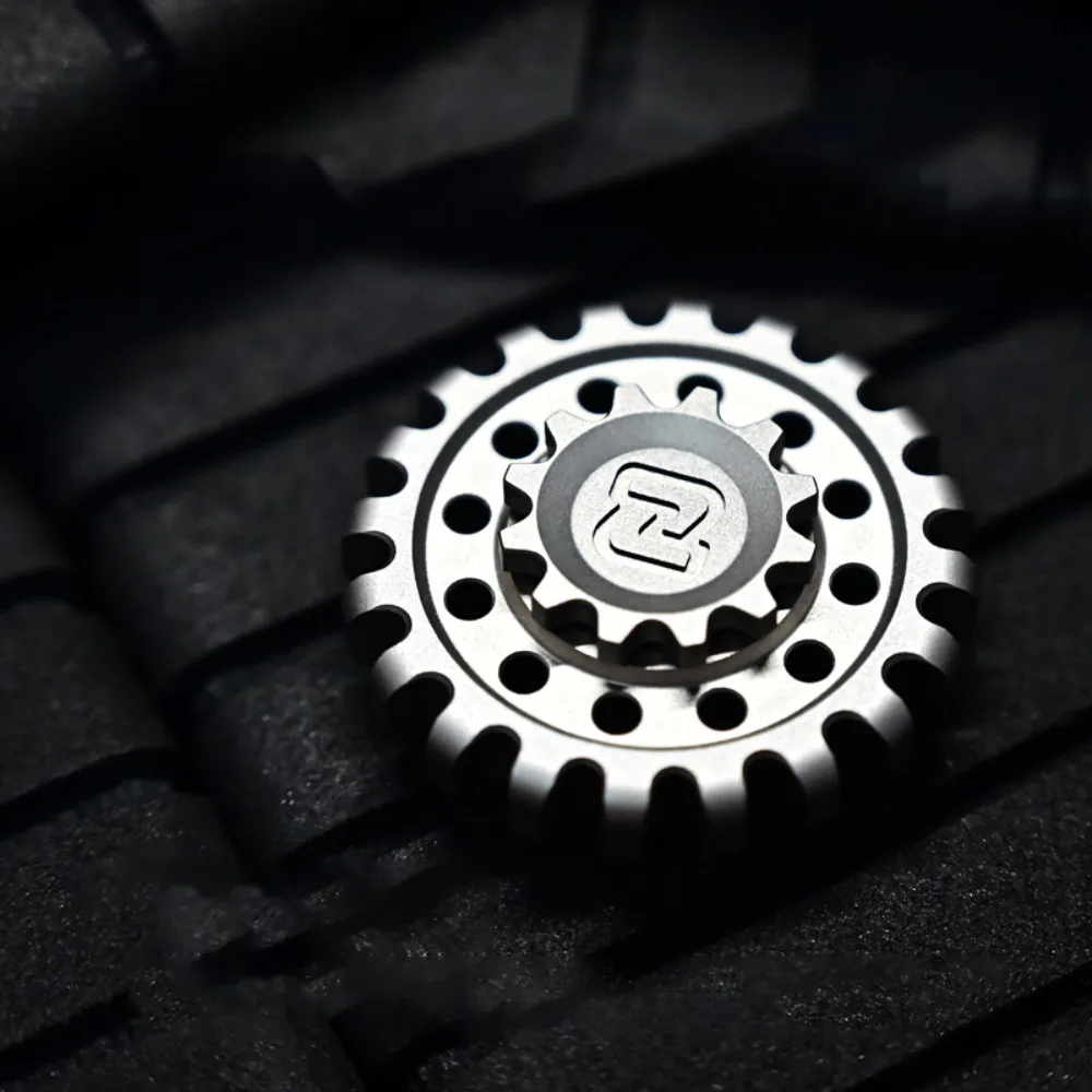 MCZHI EDC Fidget Spinner Geisterzähne Edelstahl Titan Stressabbau Spielzeug Zappelspielzeug für Erwachsene Büro Schreibtischzubehör