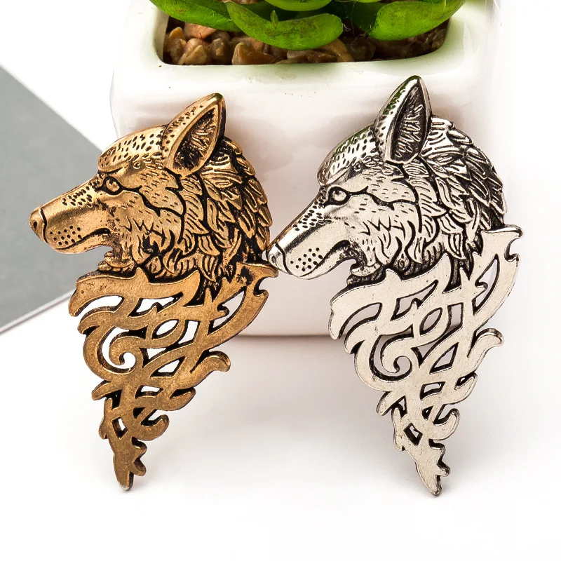 Vintage jewelry, personality men's suits, animal collar pins, domineering wolf head brooches, pins, collars