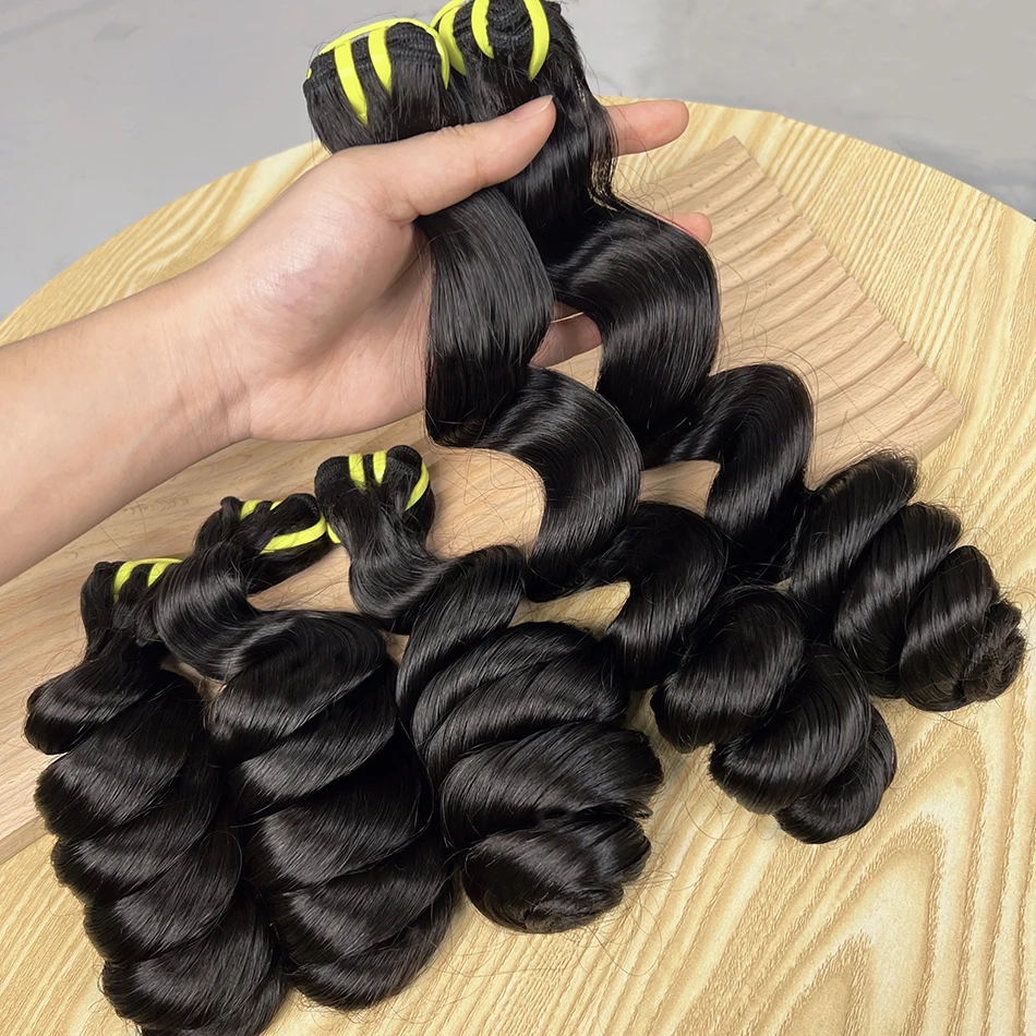 Fasci di capelli umani al 100% con onda sciolta doppia disegnata Estensioni del tessuto dei capelli vietnamiti di colore nero naturale vergine grezzo a doppia trama