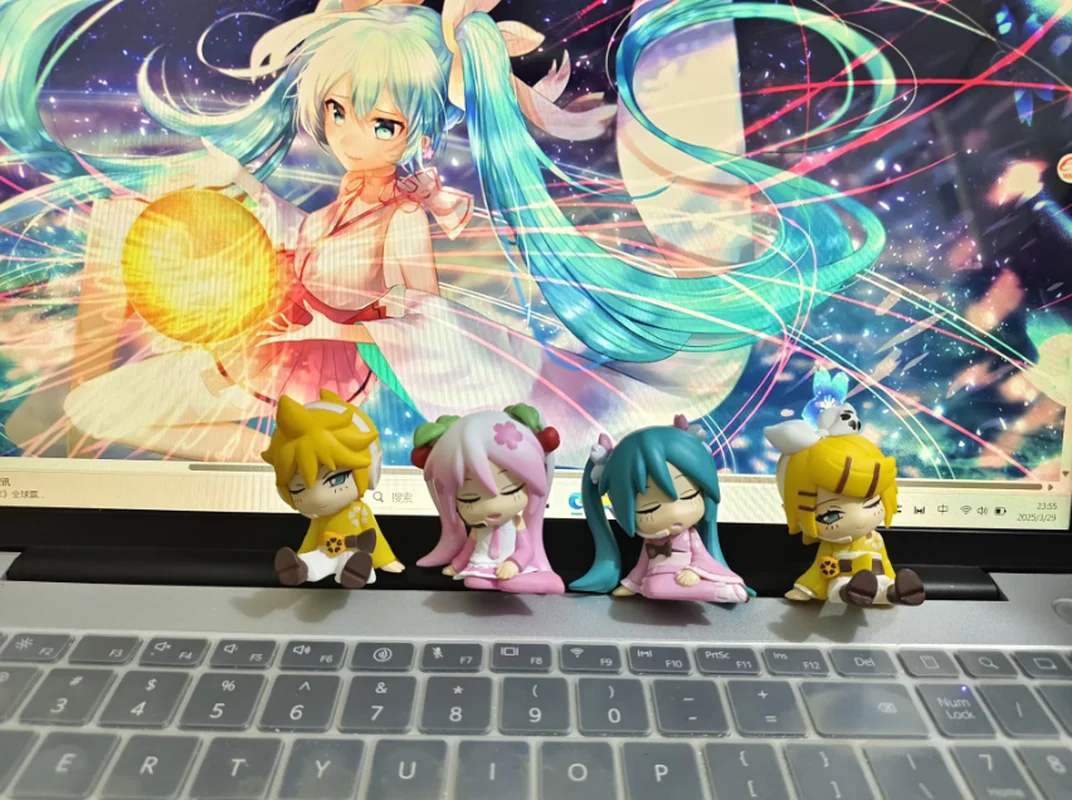 Genuine Hatsune Miku Gashapon Toys Shoulder On Shoulder Series 3 Kimono Sakura Hatsune Miku Kagamine Rin Len Mini Pvc Model Gift