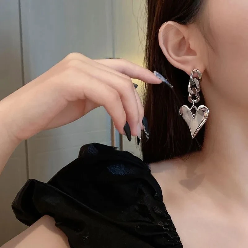 korean Fashion Trend Earrings For Women Cardiotype Chain Temperament Personality Design Sense Vintage Metal Light Luxury Jewelry