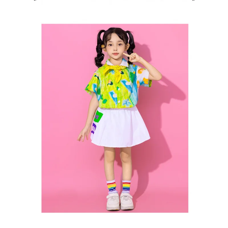 Set di camicie verdi estive per bambini Costumi da passerella per danza jazz per ragazze Costumi da spettacolo Pantaloncini a maniche corte per ragazzi College