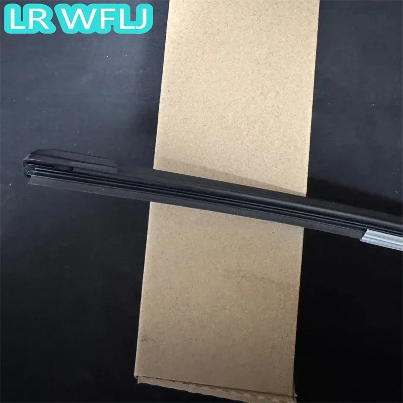 The front wiper is suitable for Discovery 5 17-22 Range Rover Sport Range Rover Executive LR106593 LR083271 LR083272