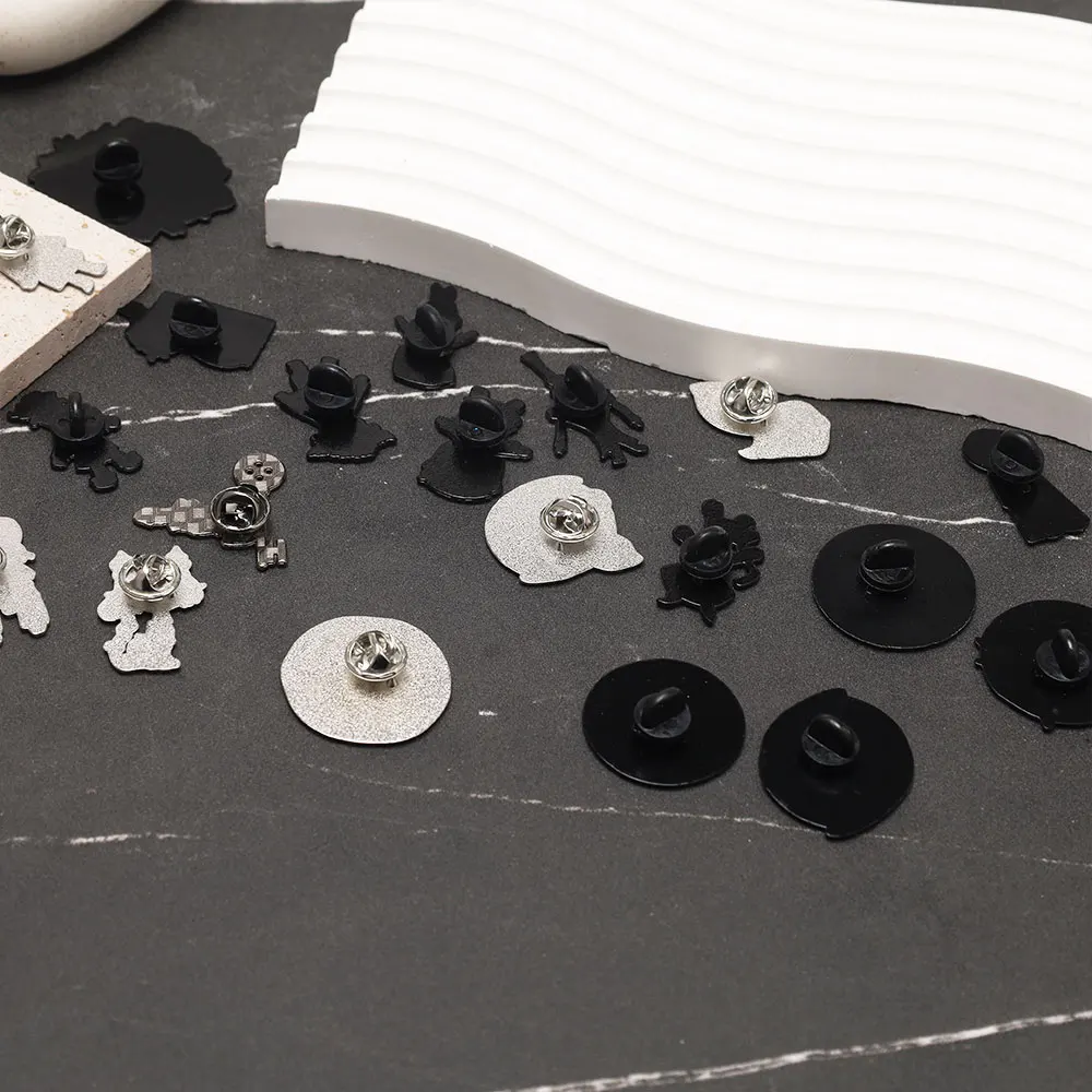 أفلام الرعب المتحركة كورالاين دمية المينا دبابيس شخصية كرتونية دور بروش شارة التلبيب الشرير هالوين مجوهرات هدية لصديق #6