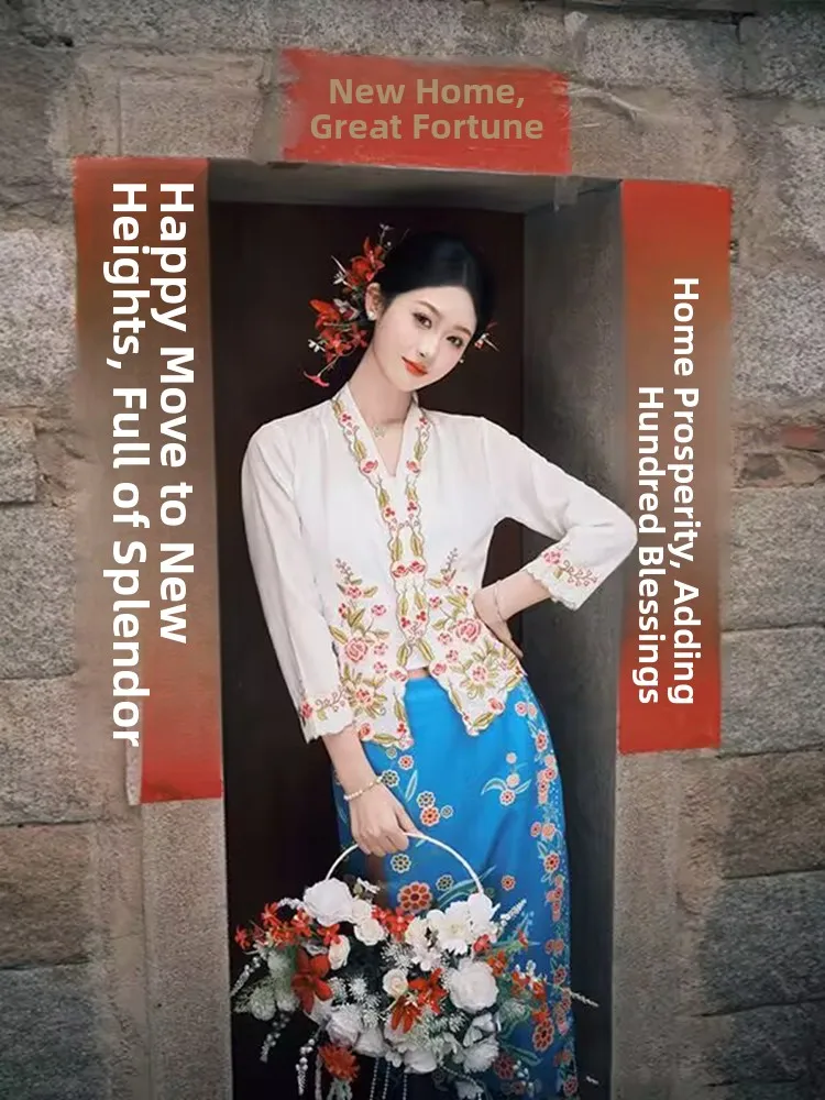 

New Style Ethnic Minority Embroidered Travel Photography Clothes Floral Hairpin Small Trendy Summer Fashion