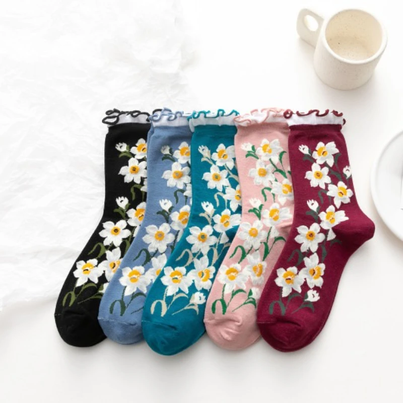 

1 Pair of Autumn and Winter New Women's Socks with Retro Flower Patterns Soft and Comfortable Lightweight Black Midsole Socks