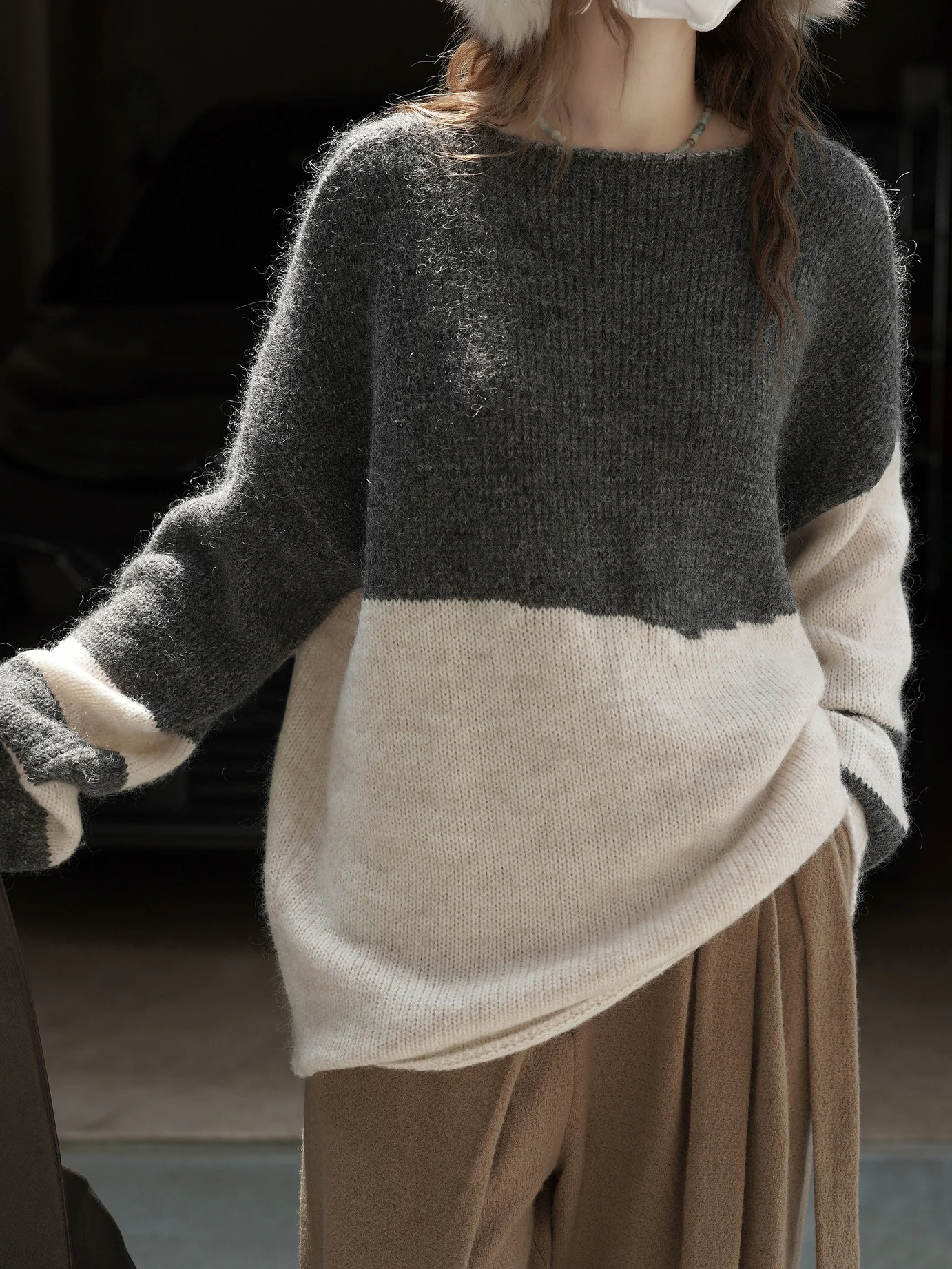 

Свитер оверсайз из смеси шерсти из мохера, двухцветный джемпер с напуском и цветными блоками