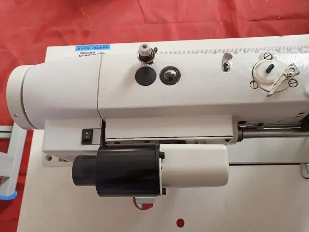 

HK-0303-D4 Computerized Single Needle Leather Industrial Lockstitch Sewing Machine 1-15mm Max. Sewing Thickness HONKONHot Sales