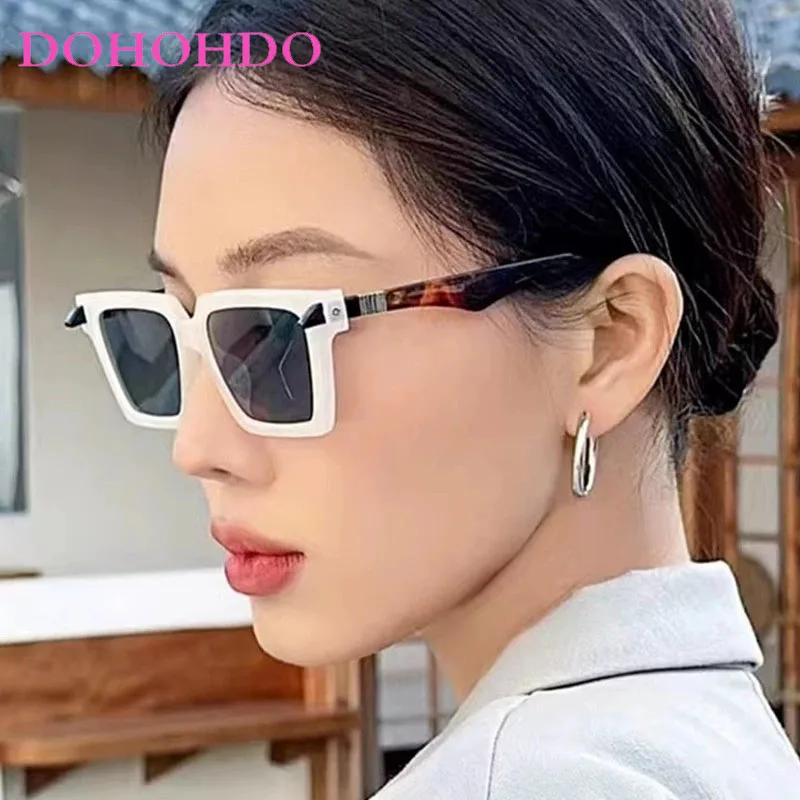

Luxury Brand Design Square Women Sunglasses Retro Trending Rivets Men Brand Designer Outdoors Sun Glasses UV400 Lentes De Sol