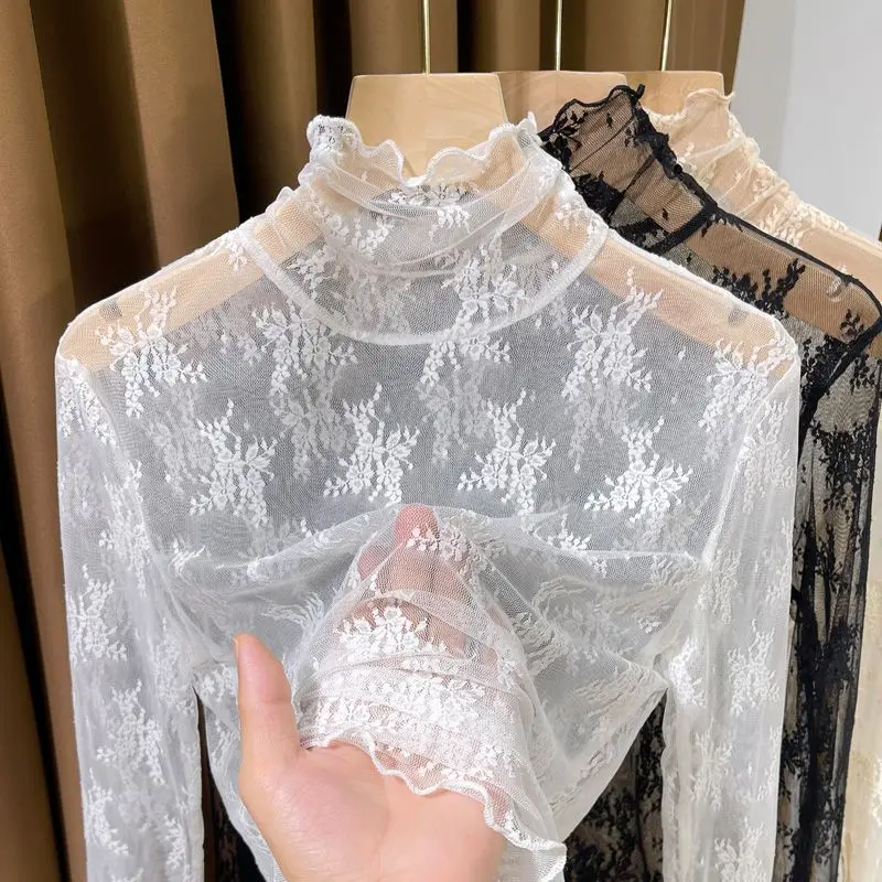 Camicetta bianca in pizzo a collo alto per donna Nuova camicia con base in rete con bordo pieghettato elegante moda autunno e inverno