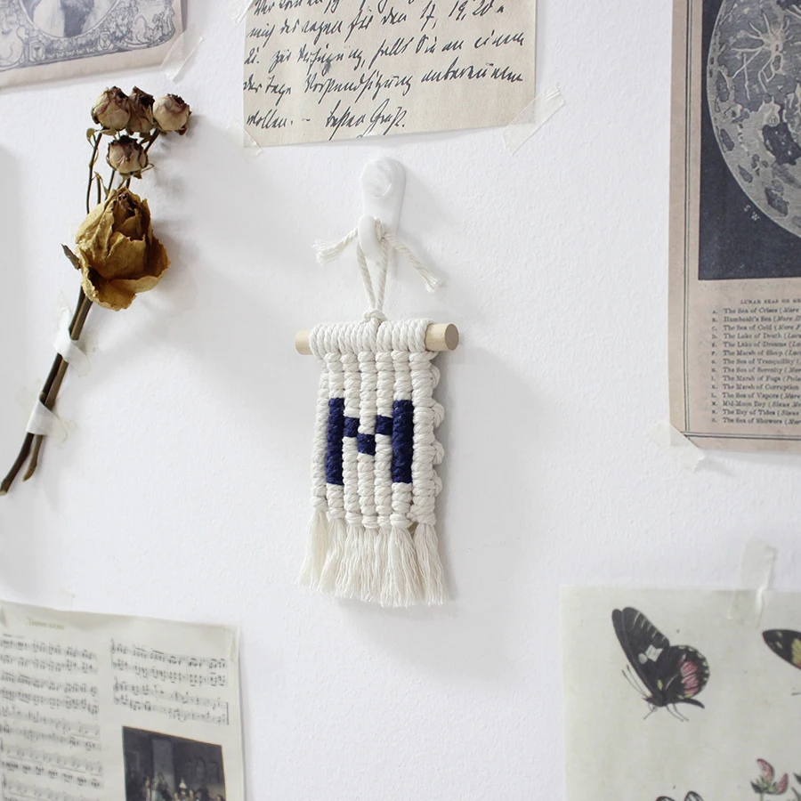 اليدوية المنسوجة الأبجدية قلادة مكرامية عدة مع البرنامج التعليمي للمبتدئين اليد DIY بها بنفسك الأبجدية المفروشات الصغيرة الفن جدار ديكور الحرفية