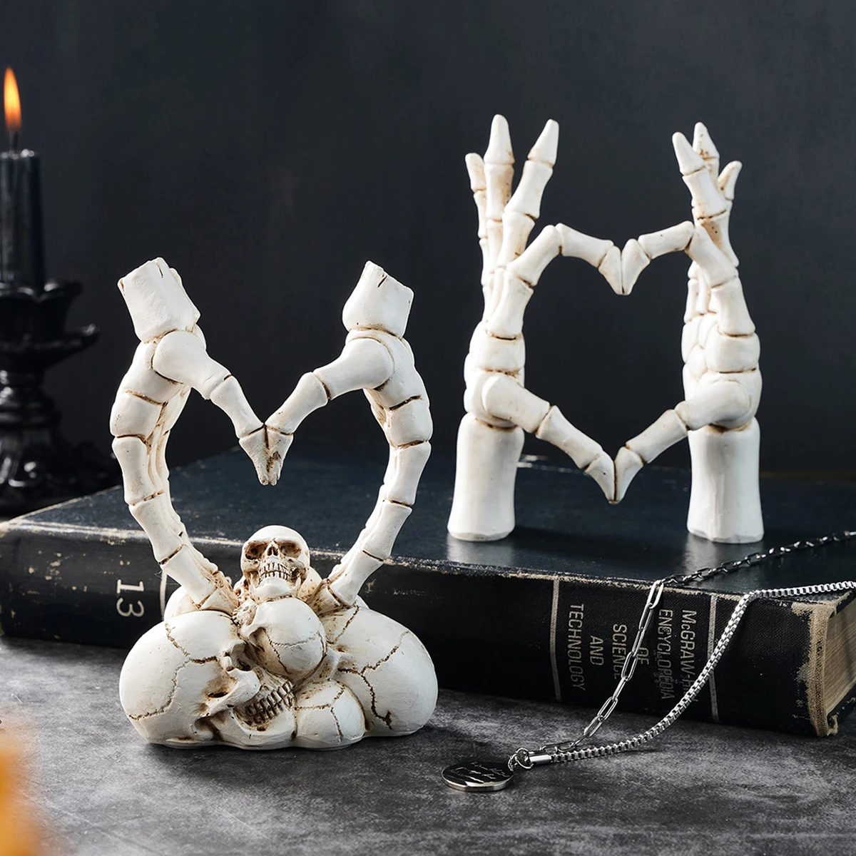 1 STÜCK, Halloween-Dekoration, Totenkopf-Finger aus Harzmaterial, herzförmiger Totenkopf-Kopf, doppeltes herzförmiges Heim-Desktop-Dekorationsstück
