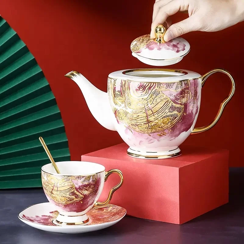 Juego de café de porcelana de hueso de estilo europeo pequeño, sala de estar de lujo ligera con juego de té inglés