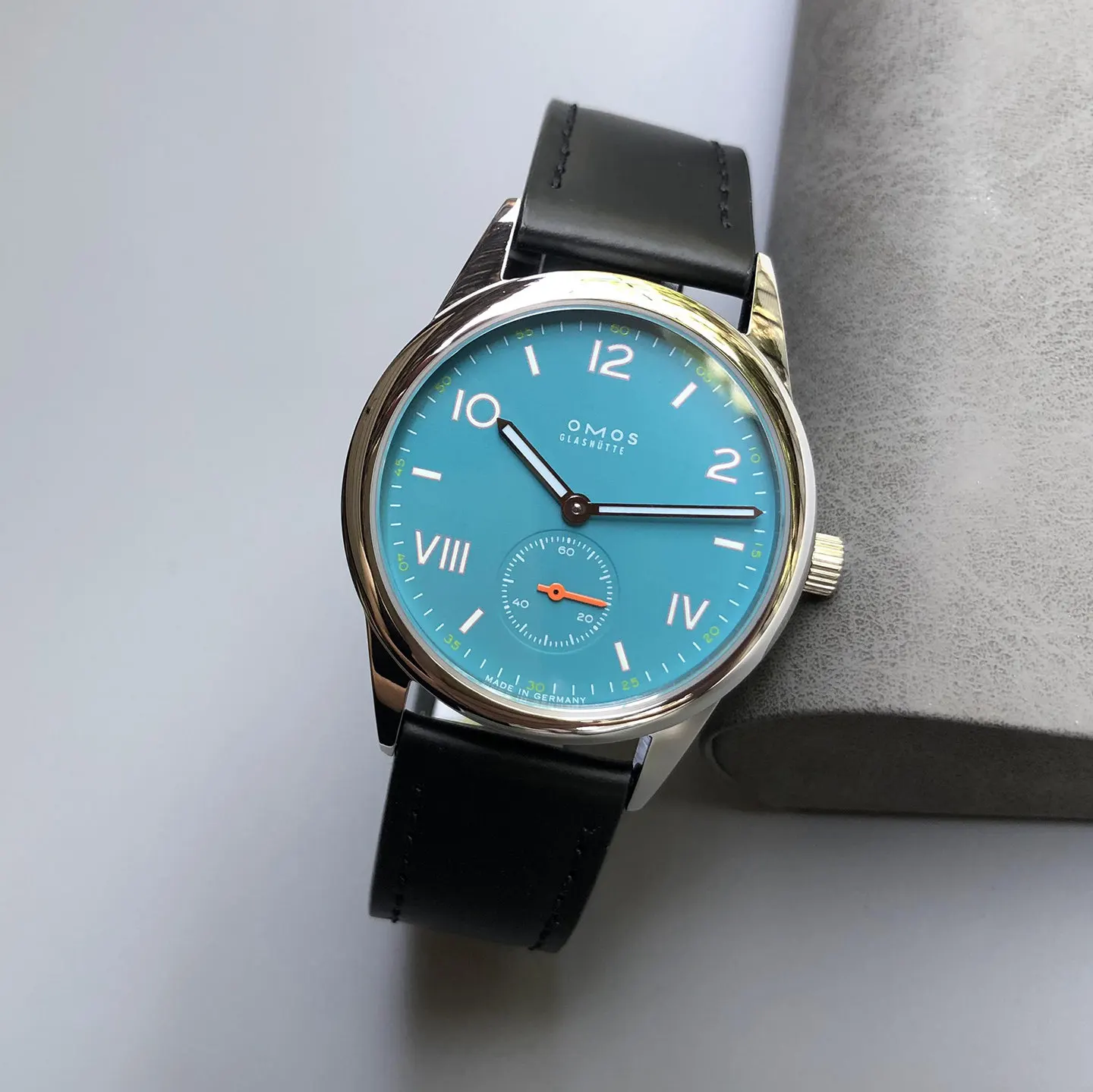 38.5mm high-end men's automatic mechanical watch, equipped with the Seagull ST17 movement, waterproof and luminescent view 5