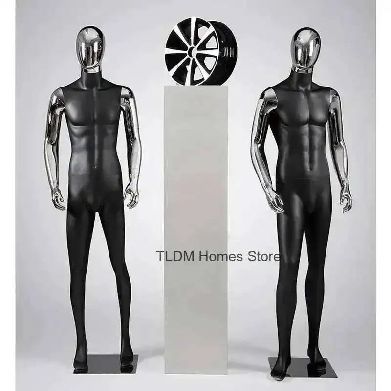 عارضات عارضات فضية فاخرة لضوء الجسم كاملة لعرض النوافذ عارضات FRP الإبداعية لمتجر الملابس الرجالية الحديثة #4