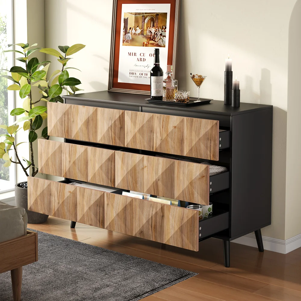 Das Sideboard und die Kommode von PINGGO zeichnen sich durch eine Kombination aus Schwarz- und Naturholztönen sowie durch erhabene Türen aus. – Detail 6