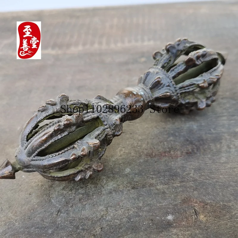 Antique-style decorative piece for the living room, featuring a large Vajra (dharma staff) made of imitation antique alloy coppe