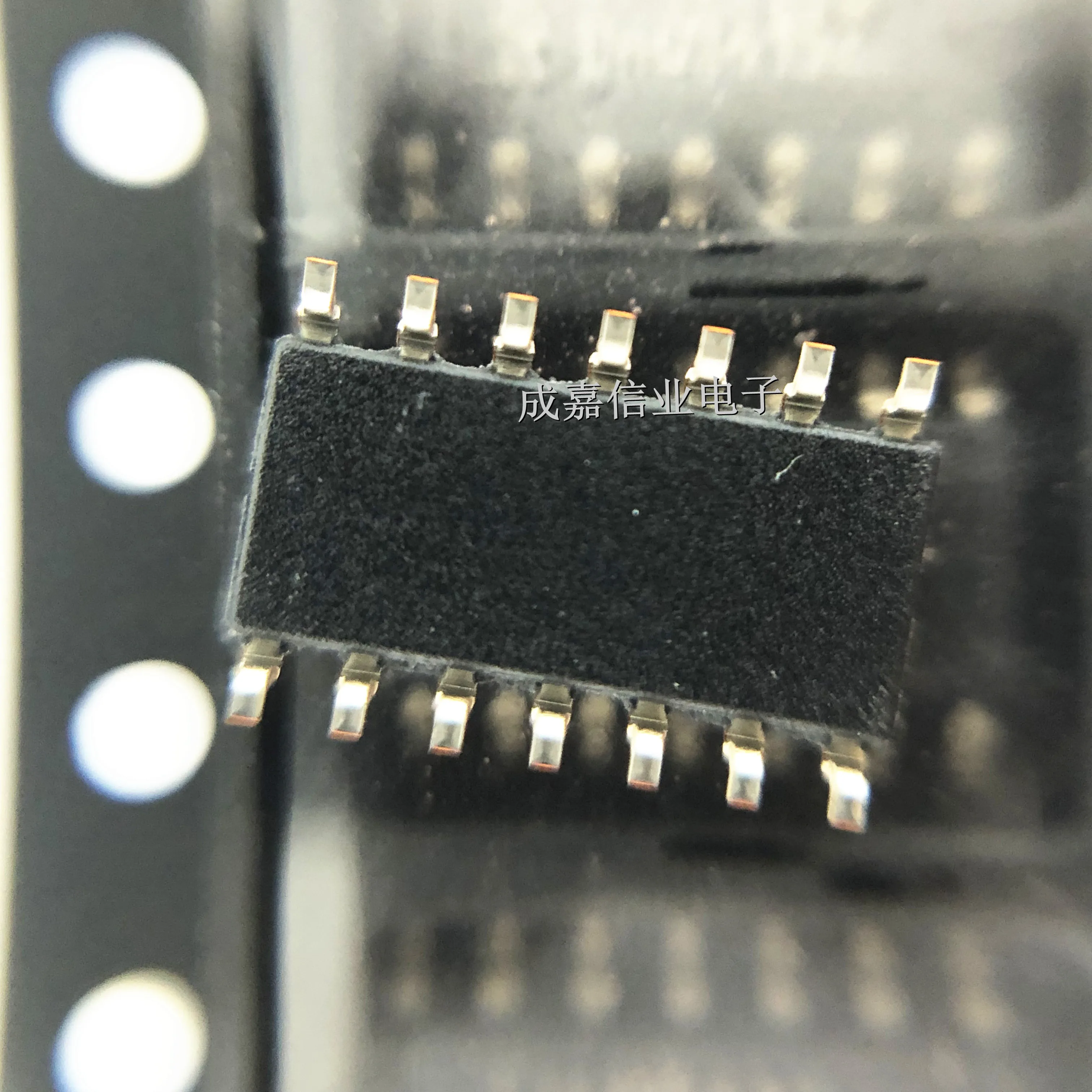 10pcs/Lot TJA1054AT/VM SOP-14 TJA1054AT CAN Interface IC 125kb/s Operating Temperature:- 40 C-+ 150 C